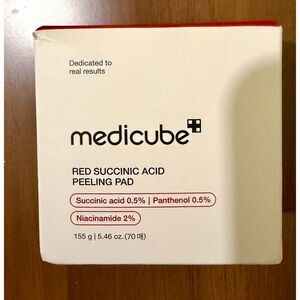Medicube Red Succinic Acid Panthenol Facial Peeling Pads - Exfoliating Toner